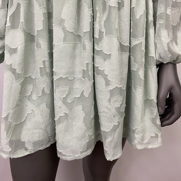 Lulu's Green Plunge Neck Bishop Sleeve Sundress - Picture 6 of 11